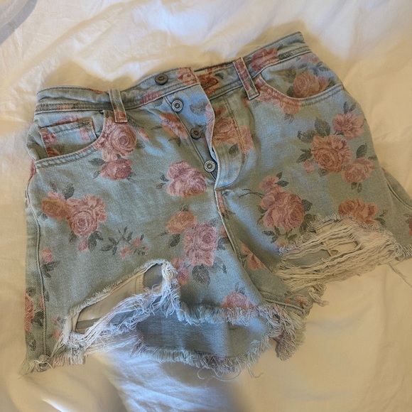 Floral Jean shorts - Picture 2 of 4